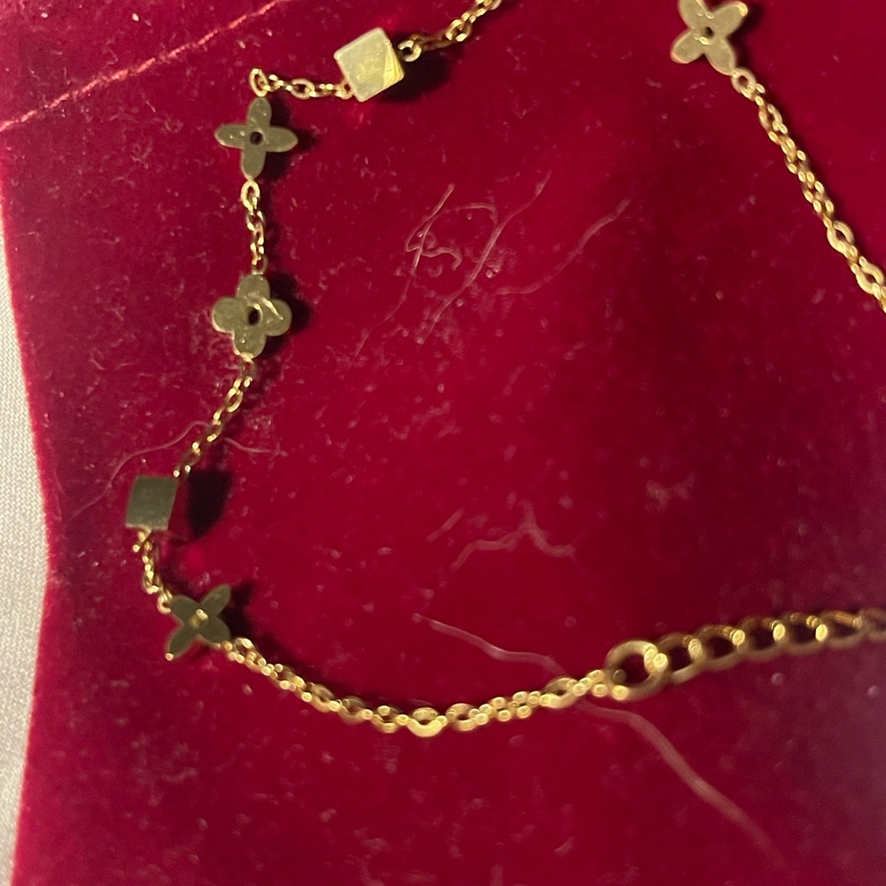 Elegant Gold Chain Bracelet